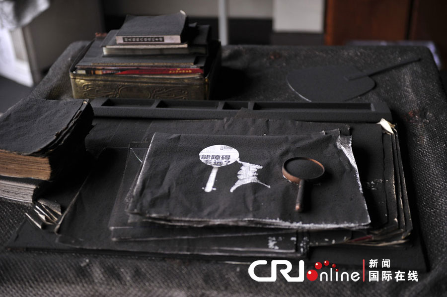 成都一飲水機自燃 屋子被熏成“黑煤窯” 成都一飲水機自燃 屋子被熏成“黑煤窯”