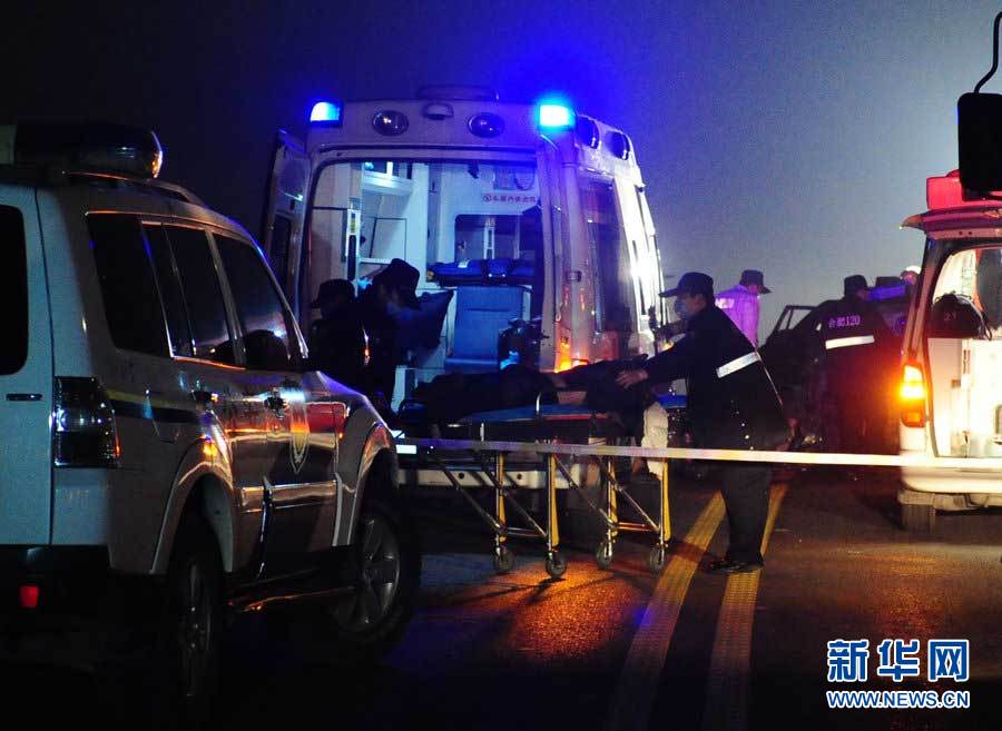 2013年1月9日，合肥，事故現(xiàn)場，兩輛受損車輛已經(jīng)全部變形