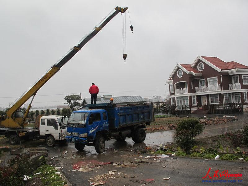 上海浦東一副區(qū)長“2600平方米豪宅”圍墻被拆 上海浦東一副區(qū)長“2600平方米豪宅”圍墻被拆