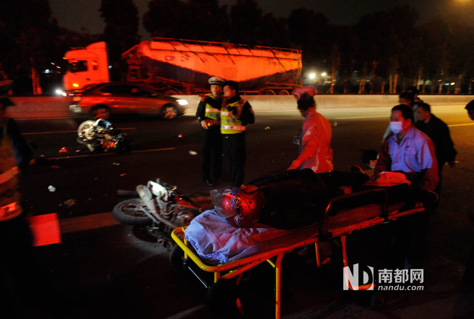 電動車被撞引連環(huán)車禍 電動車被撞引連環(huán)車禍