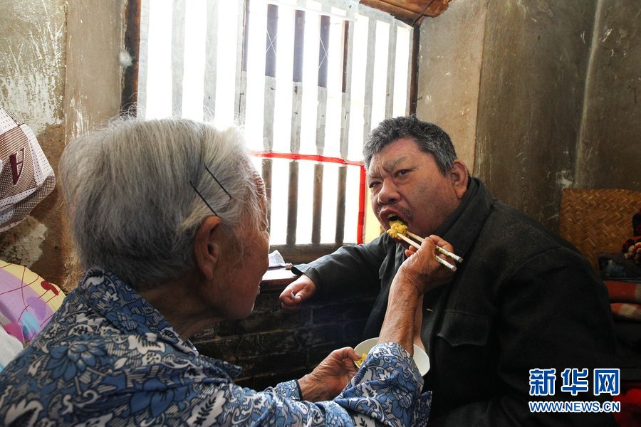 那些年，感動(dòng)過(guò)我們的母親