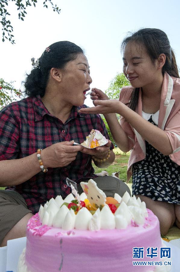 那些年，感動(dòng)過(guò)我們的母親