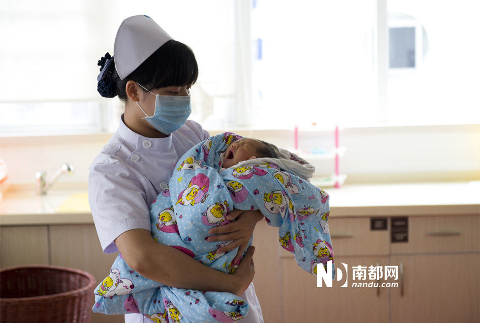 新生男嬰頭腳對(duì)折被棄公廁 新生男嬰頭腳對(duì)折被棄公廁