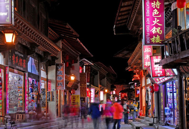 香格里拉大火燒醒“過(guò)度旅游開發(fā)”