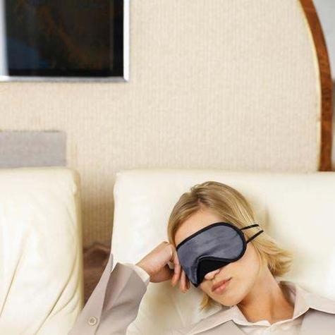 “空中飛人”必備 長(zhǎng)途飛行保持舒適的妙招 “空中飛人”必備 長(zhǎng)途飛行保持舒適的妙招