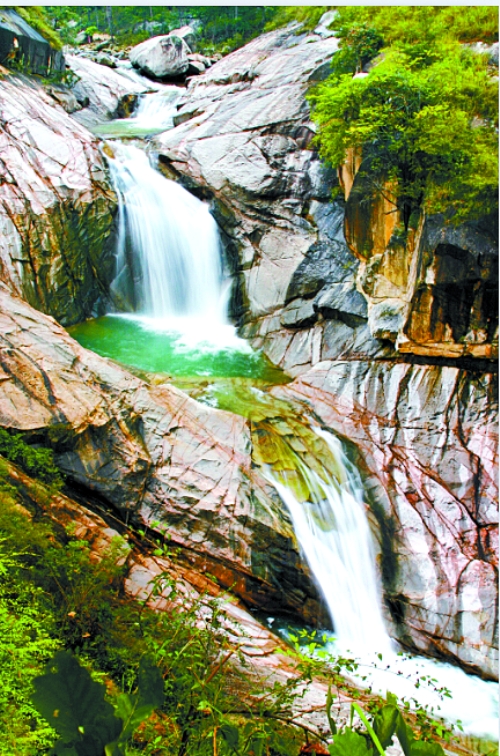 沙灘、狂歡、草裙舞，來(lái)五朵山體驗(yàn)激情夏日！