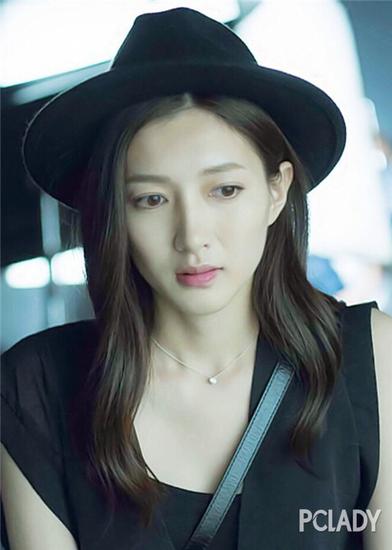 氣質(zhì)黑發(fā)加上小小卷度 氣質(zhì)黑發(fā)加上小小卷度