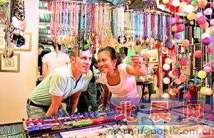 更多的購物樂趣要在夜市、跳蚤市場中慢慢發(fā)掘。