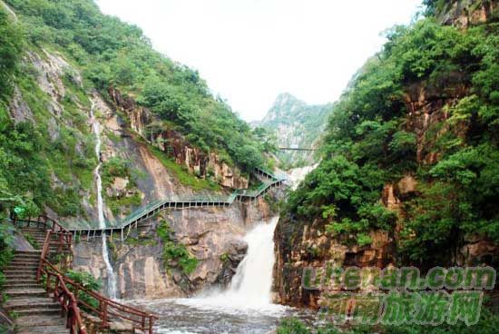 西峽龍?zhí)稖稀矮I(xiàn)禮”國慶節(jié) 西峽龍?zhí)稖稀矮I(xiàn)禮”國慶節(jié)