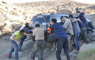 美國(guó)36位華人駕車勇闖死亡谷途中歷經(jīng)艱險(xiǎn)困難