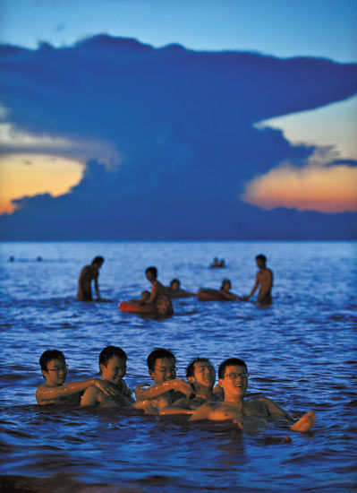 三亞盡享碧海藍(lán)天 三亞盡享碧海藍(lán)天