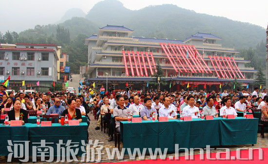 八里溝景區(qū)舉辦“錦繡十年情系八里溝”慶典活動(dòng) 八里溝景區(qū)舉辦“錦繡十年情系八里溝”慶典活動(dòng)