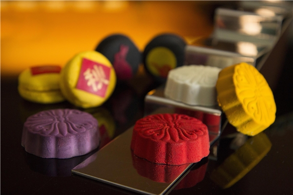 中西合璧過(guò)中秋 月餅與美酒的相得益彰