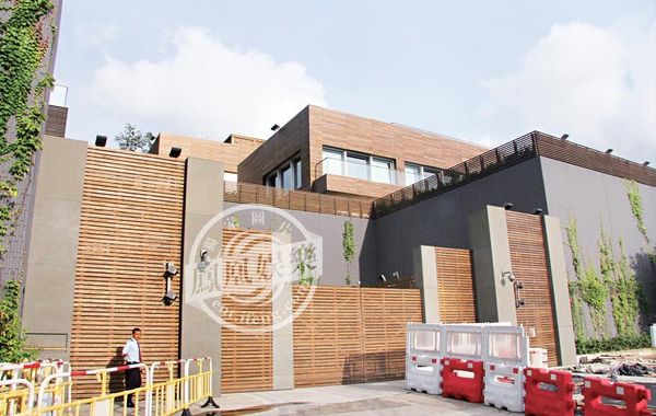 林青霞獲老公贈價值9億多“皇宮”，圖為林青霞豪宅大門口。