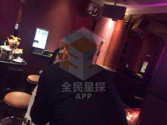 網(wǎng)絡(luò)曝光的田源激吻照，田源稱是角度問題