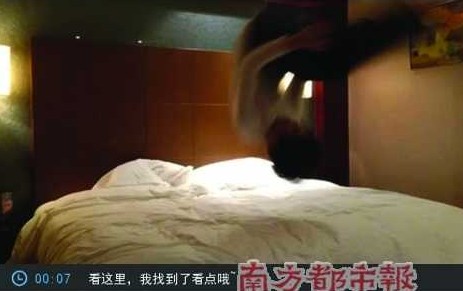 蕭敬騰自創(chuàng)"蕭式空翻上床技" 蕭敬騰自創(chuàng)"蕭式空翻上床技"