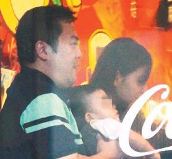 韋汝曾未婚生子，后嫁入豪門