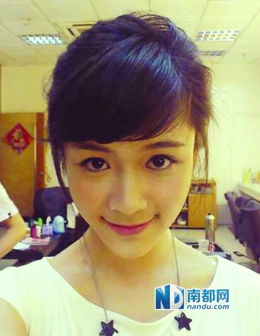 走紅網(wǎng)絡(luò)后私房照流出。