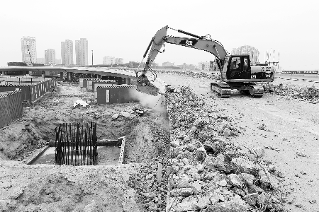 昨日，這座立交橋開始正式拆除