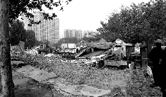 對公園選址的5.5萬多平方米的違章建筑進行拆除。