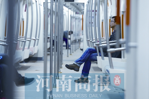 倆小時不出地鐵站，要按全程收費(fèi) 王春勝/攝