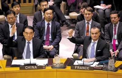 1月22日，紐約，中國(guó)常駐聯(lián)合國(guó)代表李保東舉手贊成通過對(duì)朝鮮制裁決議。