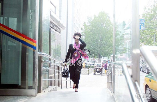 2013年7月22日，李某輪奸案庭前會議在海淀某法庭舉行，現(xiàn)場有大批媒體等候。