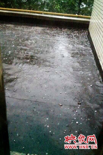 8月7日，下午鄭州高新區(qū)附近突降冰雹