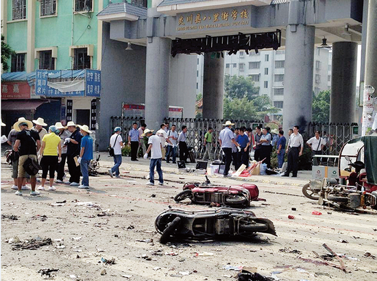 桂林校門(mén)口爆炸案續(xù):肇事者當(dāng)場(chǎng)死亡 學(xué)校停課 桂林校門(mén)口爆炸案續(xù):肇事者當(dāng)場(chǎng)死亡 學(xué)校停課