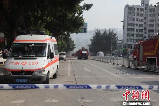 救護車現(xiàn)場待命?！「邩s權　攝