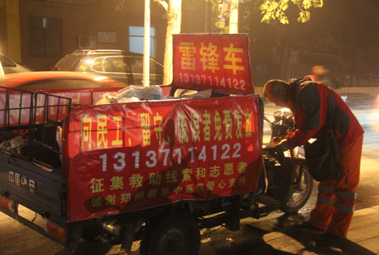 鄭州繁華的夜晚很美，但孫德坤卻無暇享受