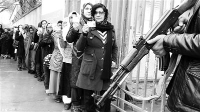 4月5日，阿富汗總統(tǒng)大選投票工作進(jìn)行