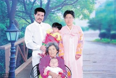 徐純合與家人合影。徐純合微博截圖