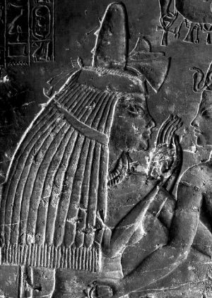 墓中壁畫(huà)顯示，馬婭把年幼的圖坦卡蒙抱在膝上。