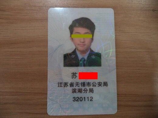 男子制作假經(jīng)查證在酒吧執(zhí)法。