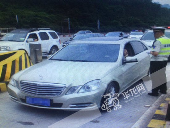 超速駕駛員被攔下。市交通執(zhí)法高速一支隊六大隊供圖