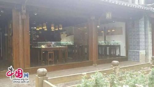 麗江古城大部分商戶關(guān)門(mén)抗議圍城強(qiáng)收“古維費(fèi)”