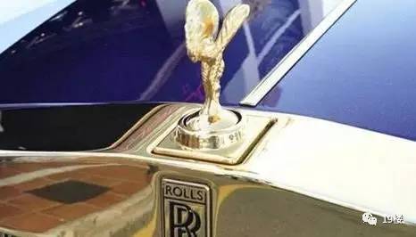 溫州一勞斯萊斯婚車(chē)高速上和鳥(niǎo)相撞:損失20萬(wàn)