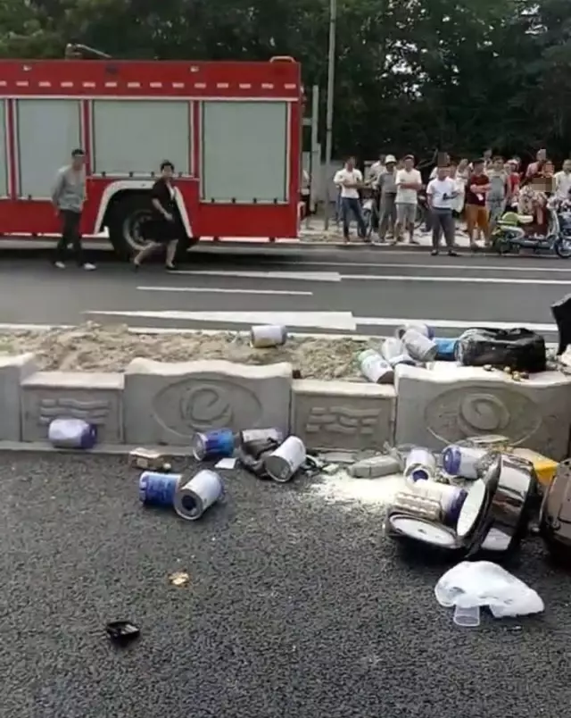 不值！小車四腳朝天司機身亡 死者只為偷幾罐奶粉