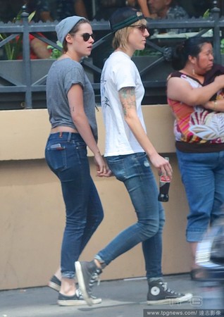 曝暮光女夜宿舊愛家 背著女友密會(huì)前助理 曝暮光女夜宿舊愛家 背著女友密會(huì)前助理