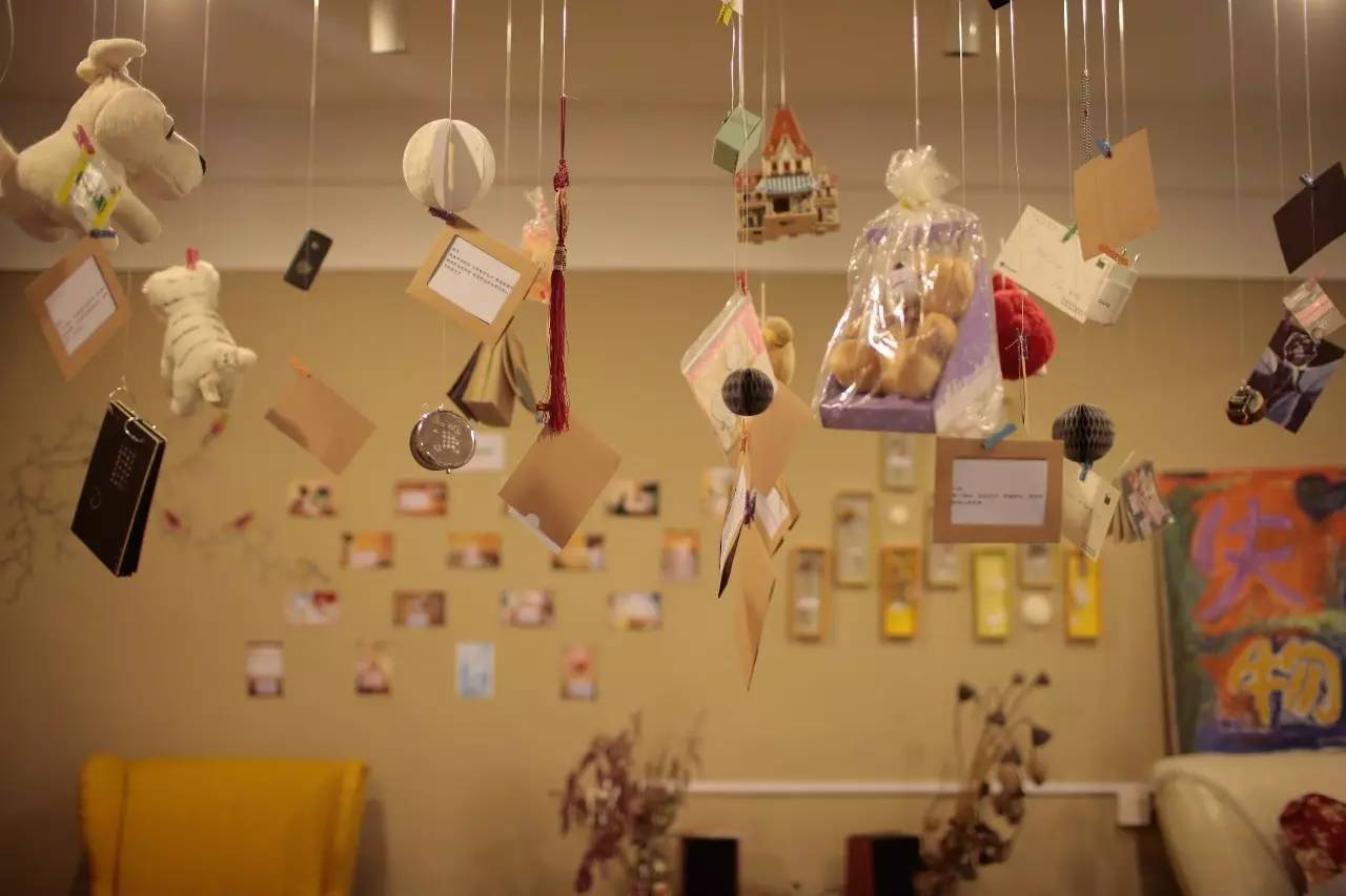 ▲失戀博物館里展示的失戀物品。