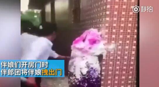 據(jù)澎湃新聞消息，近日廣東江門開平某村又現(xiàn)惡俗婚鬧。男方兄弟團(tuán)去接新娘的時候，先用彩帶對著姐妹團(tuán)狂噴，后來甚至有人用滅火器直接噴伴娘面部，害的伴娘差點(diǎn)被送進(jìn)醫(yī)院。