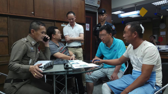 當(dāng)?shù)鼐较蛑袊慰腿∽C(民族報(bào))