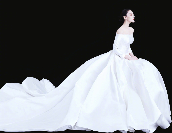 張馨予的婚紗成了淘寶爆款，知道價(jià)格后讓人大跌眼鏡！