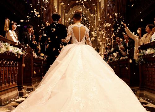 張馨予的婚紗成了淘寶爆款，知道價(jià)格后讓人大跌眼鏡！