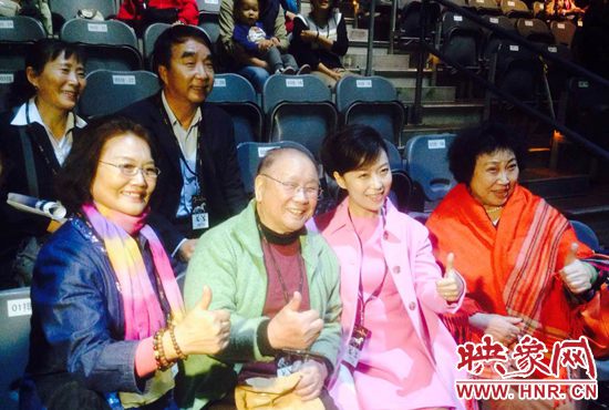 豫劇表演藝術(shù)家觀看夢幻舞馬 豫劇表演藝術(shù)家觀看夢幻舞馬