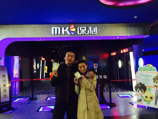 小情侶幸福的呢！