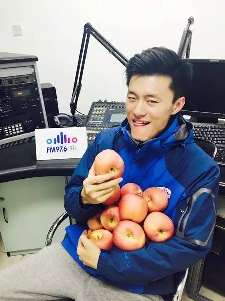 要不你跟我一身裸吧？來嘛來嘛……