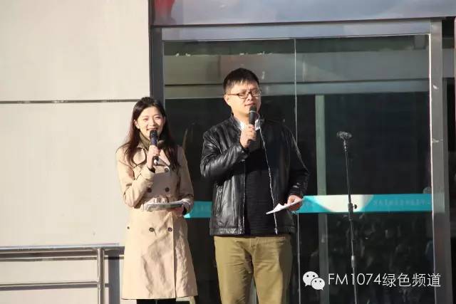 主持人肖震、陳藝主持活動(dòng)