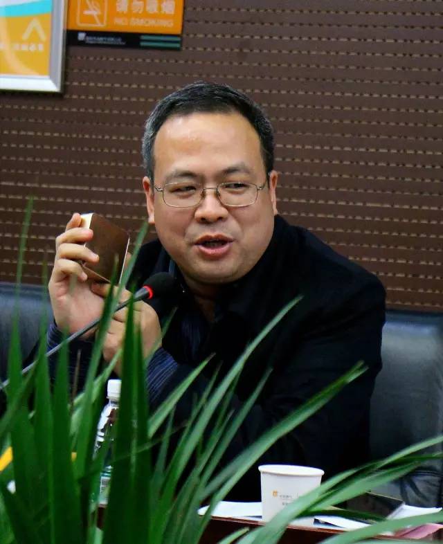 看看上面這位，就是我們1066最紅的男人——付總。